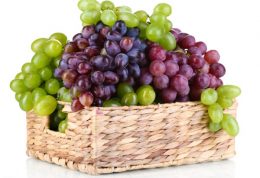 کمک به استحکام استخوان با خوردن انگور