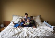 مضرات تخت خواب والدین برای کودک