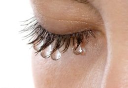 دلایل گریه کردن و انواع مختلف اشک