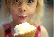 مراقبت های لازم در بستنی دادن به کودک