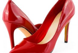 کفش های پاشنه بلند زنان را زمین گیر می کند