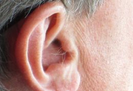 عوارض پیری در گوش