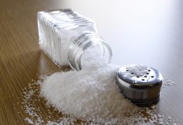 تاثیر استفاده نمک زیاد بر روی  قسمت های مختلف بدن