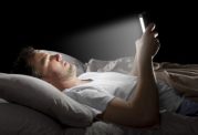 عوارض گوشی همراه در رختخواب