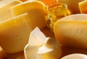 شایعات رایج درباره خوردن پنیر