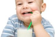 مشاهده حساسیت در اطفال با نوشیدن شیر