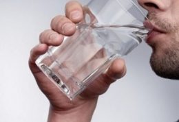 تاثیرات مفید نوشیدن آب ولرم