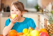 آیا از اهمیت مصرف میوه در کودکان خبر دارید؟