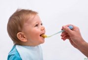 اهمیت دادن به خورد و خوراک کودک