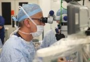 جراحی چشم با استفاده از ربات