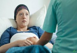 به بیمار سرطانی این 5 چیز را بگویید بهتر است