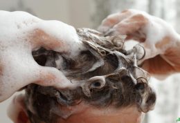 آیا شامپوی خوب بر ریزش مو تأثیر میگذارد؟