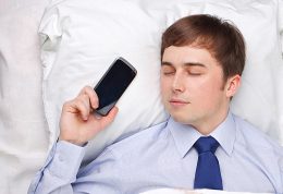 تاثیرات منفی وسایل هوشمند بر اختلالات خواب