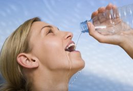 تاثیرات مثبت نوشیدن روزانه آب