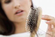 11 درمان طبیعی برای ریزش مو