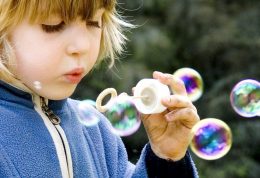 فواید حباب سازی برای کودک