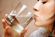 تقویت سلامت پوست با نوشیدن آب