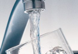 اهمیت نوشیدن آب برای سلامتی
