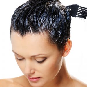 چند ترفند برای جلوگیری از لکه های رنگ مو روی پوست