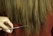 5 علت خشکی مو + بررسی فواید سرم مو