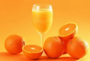 مقایسه آب پرتقال در مقابل پرتقال