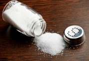 خطرات مصرف بالای نمک در کودکان