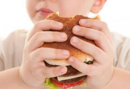 چاقی در کودکی و ابتلا به بیماری در بزرگسالی