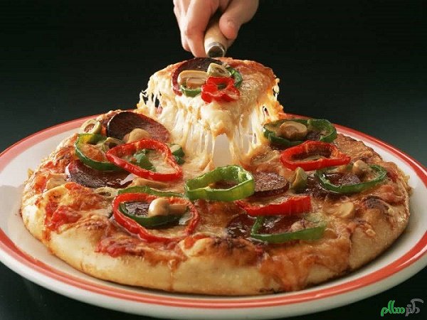 چگونه خمیر پیتزا را درست میکنند؟