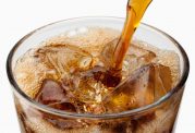 نوشیدنی های شیرین خطر ابتلا به پیش دیابت را زیاد می کنند