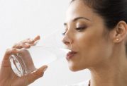 بدن انسان روزانه به چند لیوان آب احتیاج دارد
