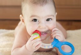 تغذیه زمان دندان در آوردن کودک