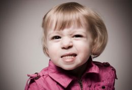 دندان قروچه کردن کودکان چه علتی دارد؟