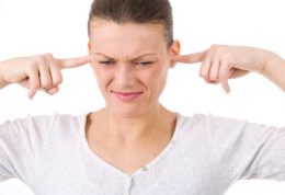 سوت کشیدن گوش به دلیل ضربه محکم،آیا مشکل مهمی است؟