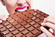 با خوردن شکلات سرفه های خود را درمان کنید