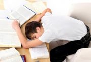 چه عواملی بر اضطراب امتحان تاثیر گذار هستند