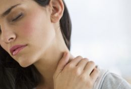 مشکلات و آسیب هایی که گردن شما را درگیر می کند