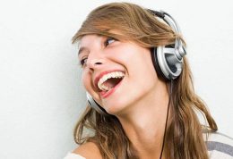 گوش دادن به موسیقی شاد و رفع افسردگی