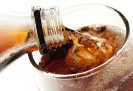 8 پیامد زیانبار نوشیدنی های رژیمی
