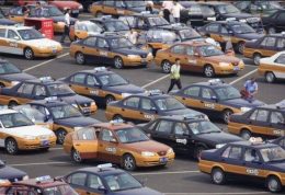 تاکسی الکتریکی راهکار جدید چین برای مقابله با آلودگی هوا