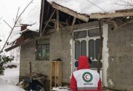 ادامه امدادرسانی در محورهای برف گیر کشور