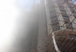 برج 19 طبقه در تهران دچار حریق شد