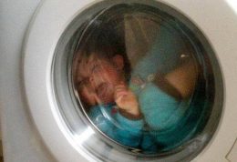 مرگ دوقلوهای هندی در ماشین لباسشویی