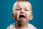 زمان گریه کردن کودک چیکار کنیم؟