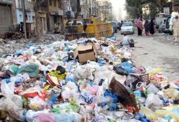 فقدان سیستم صحیح مدیریت زباله در کراچی پاکستان
