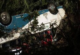 سقوط اتوبوس در اکوادر باعث مرگ 12 نفر شد