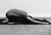 تمرینات یوگا برای بهبود درد کمر