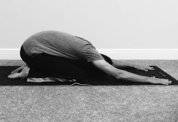 تمرینات یوگا برای بهبود درد کمر