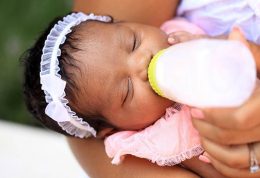 تشخیص سیر شدن نوزاد با شیر مادر