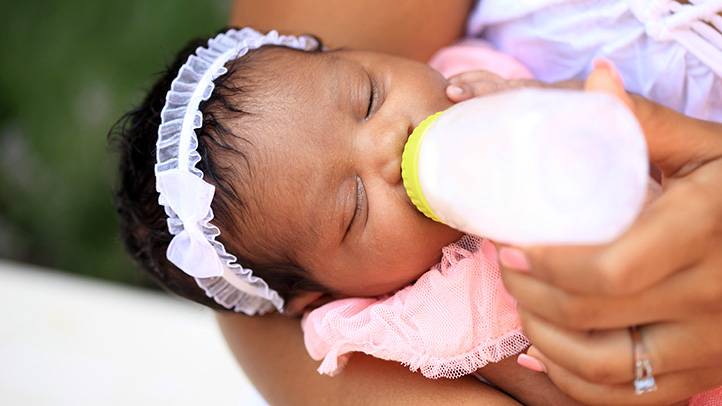 تشخیص سیر شدن نوزاد با شیر مادر