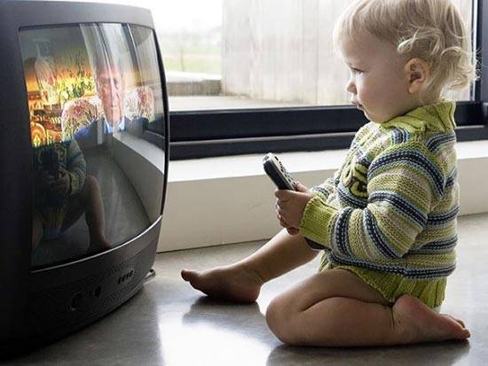 تماشای زیاد تلویزیون رشد ذهنی کودکان را به تاخیر می اندازد